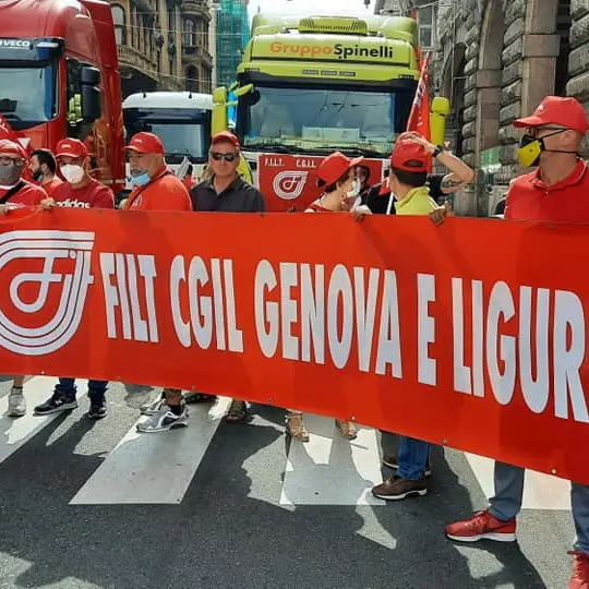 Genova, firmato l'accordo sullo smart working tra sindacati e Rina