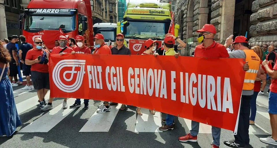 Genova, firmato l'accordo sullo smart working tra sindacati e Rina