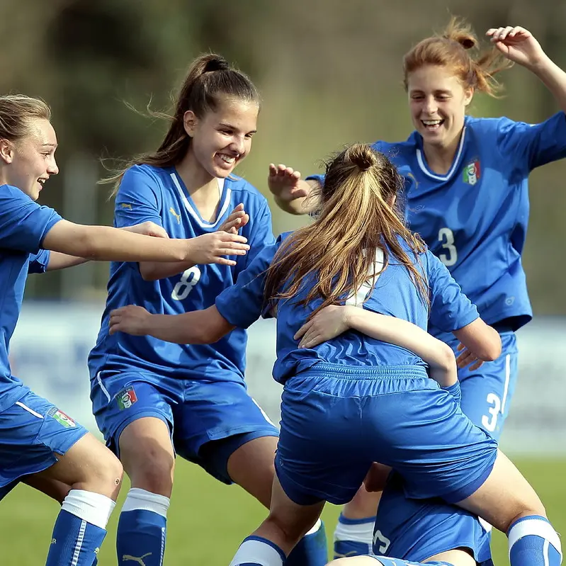 Cgil in campo con le azzurre