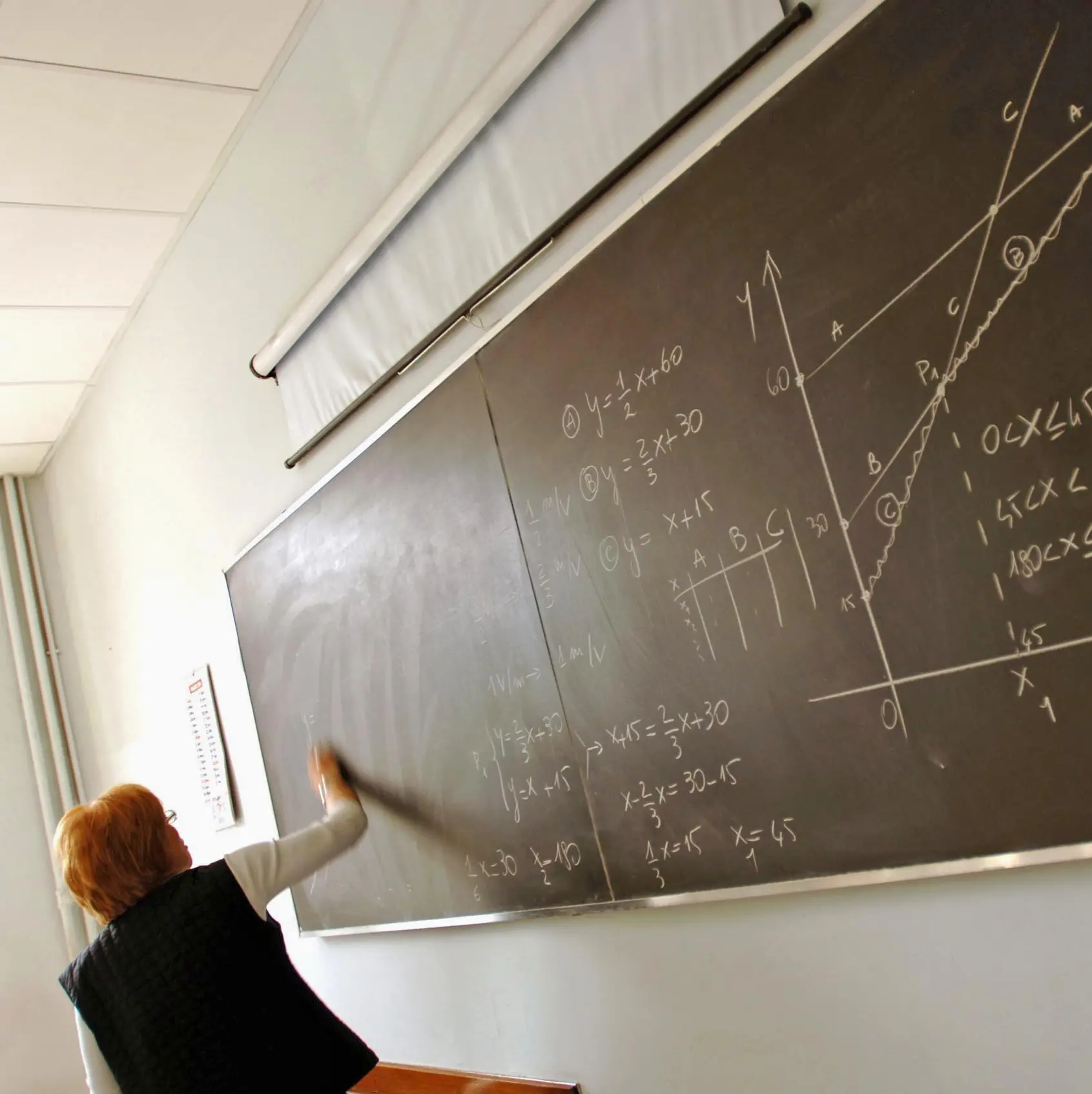 Scuola, le assunzioni di Valditara: una goccia nel mare