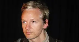 Perché vogliono distruggere Julian Assange