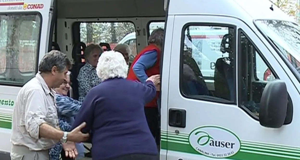Vaccinazioni anti-Covid, Auser in campo per aiutare anziani soli