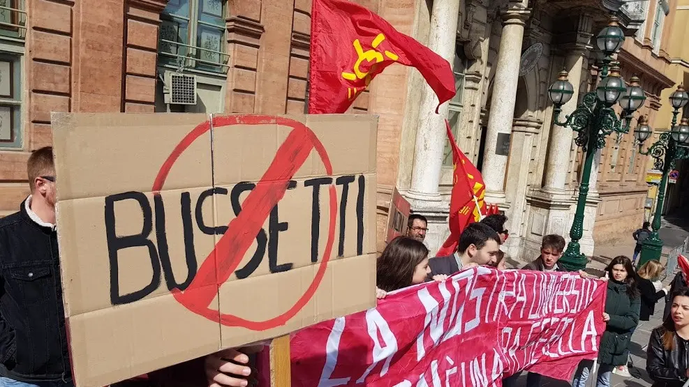 Perugia, flash mob contro Bussetti