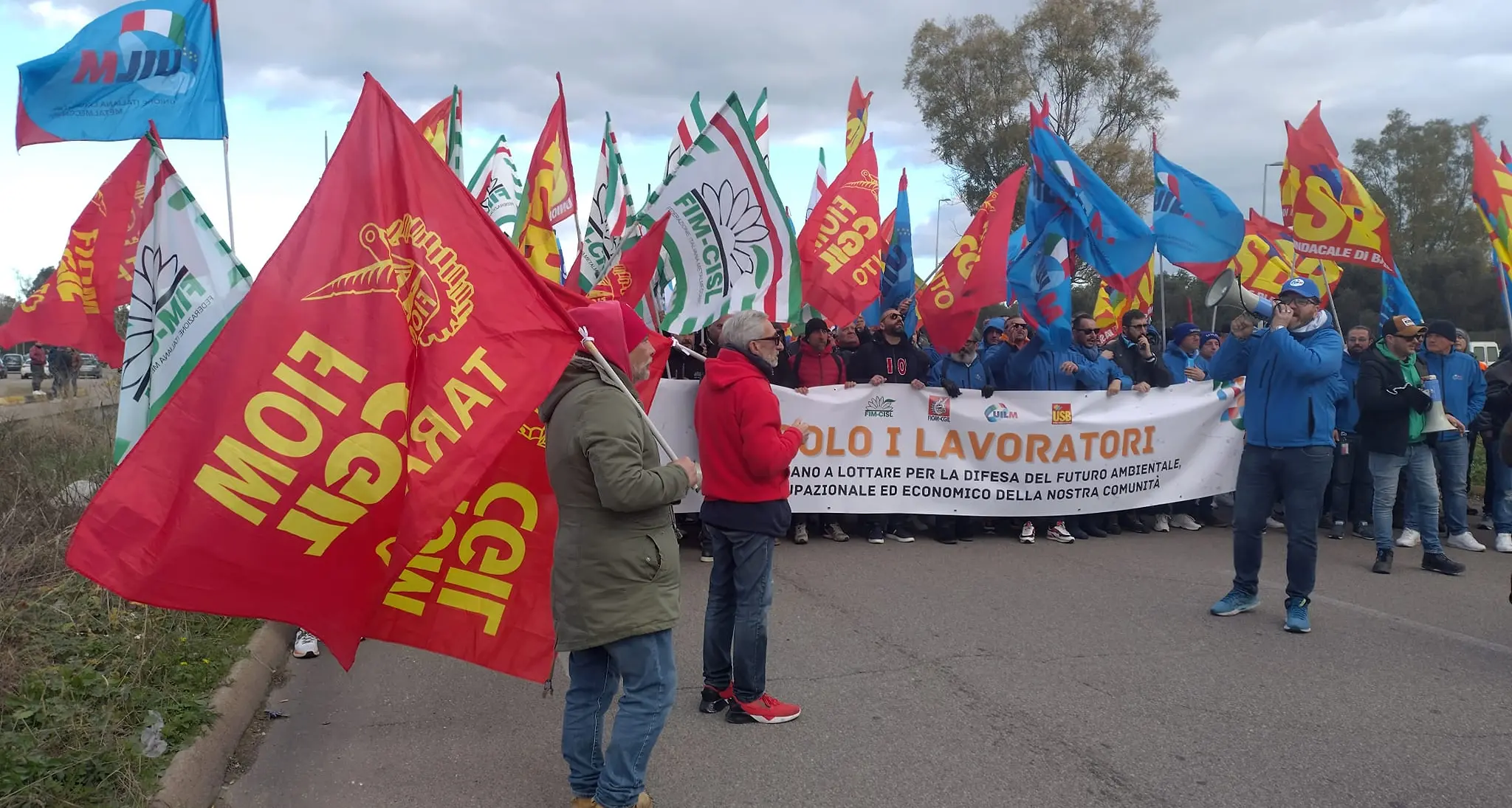 Ilva Taranto, 5mila in piazza per il lavoro e per l’ambiente