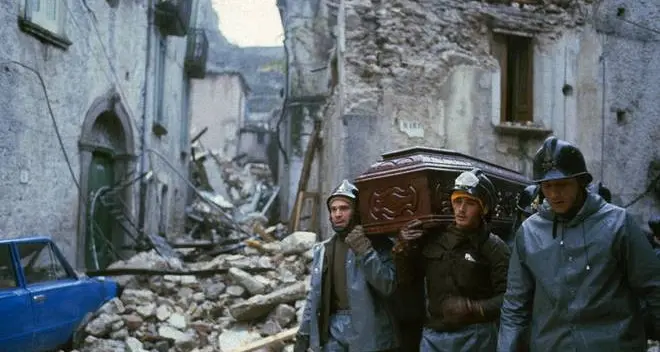 Il terremoto che devastò l'Irpinia e fratturò l'Italia
