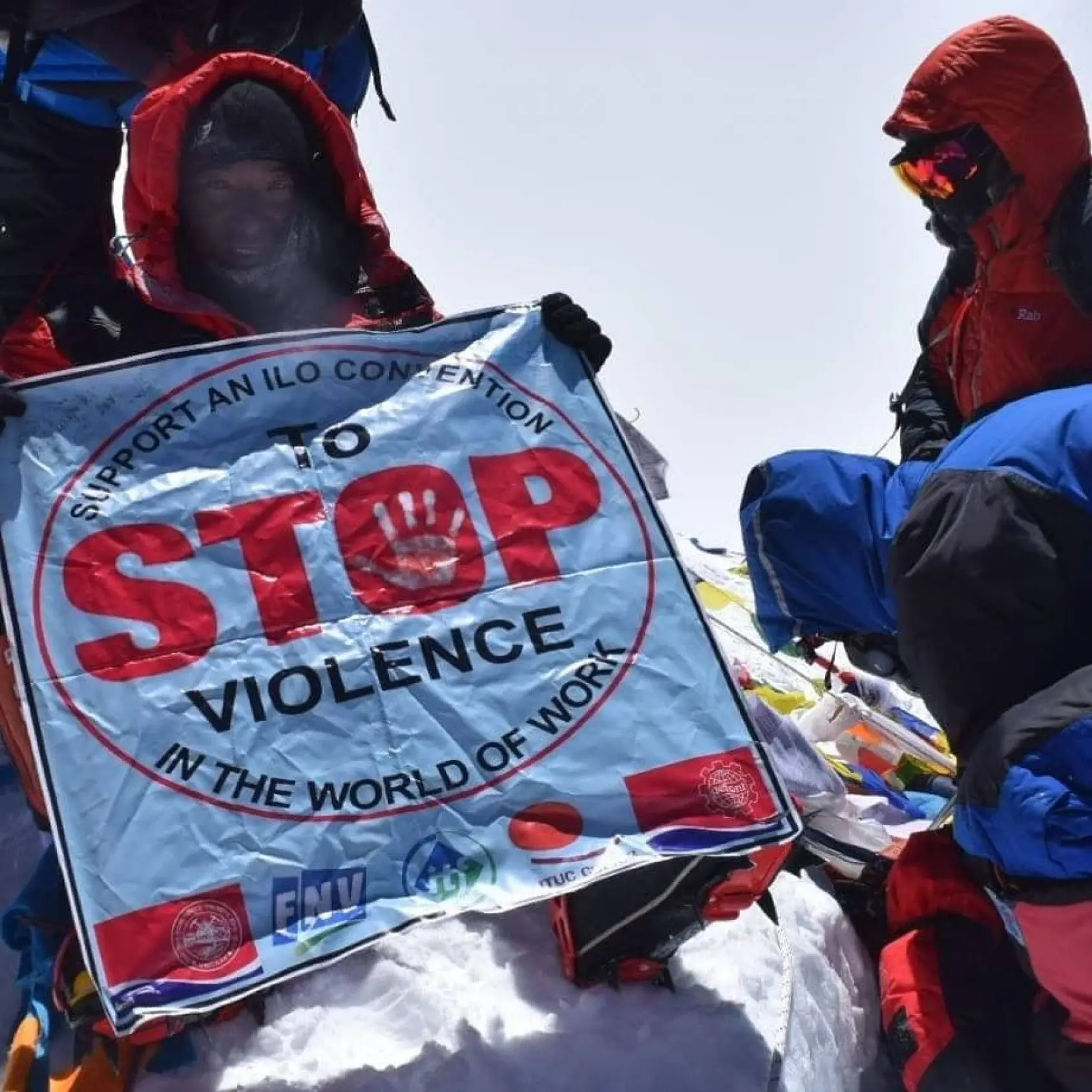 Attivista sindacale scala l'Everest contro le molestie sul lavoro