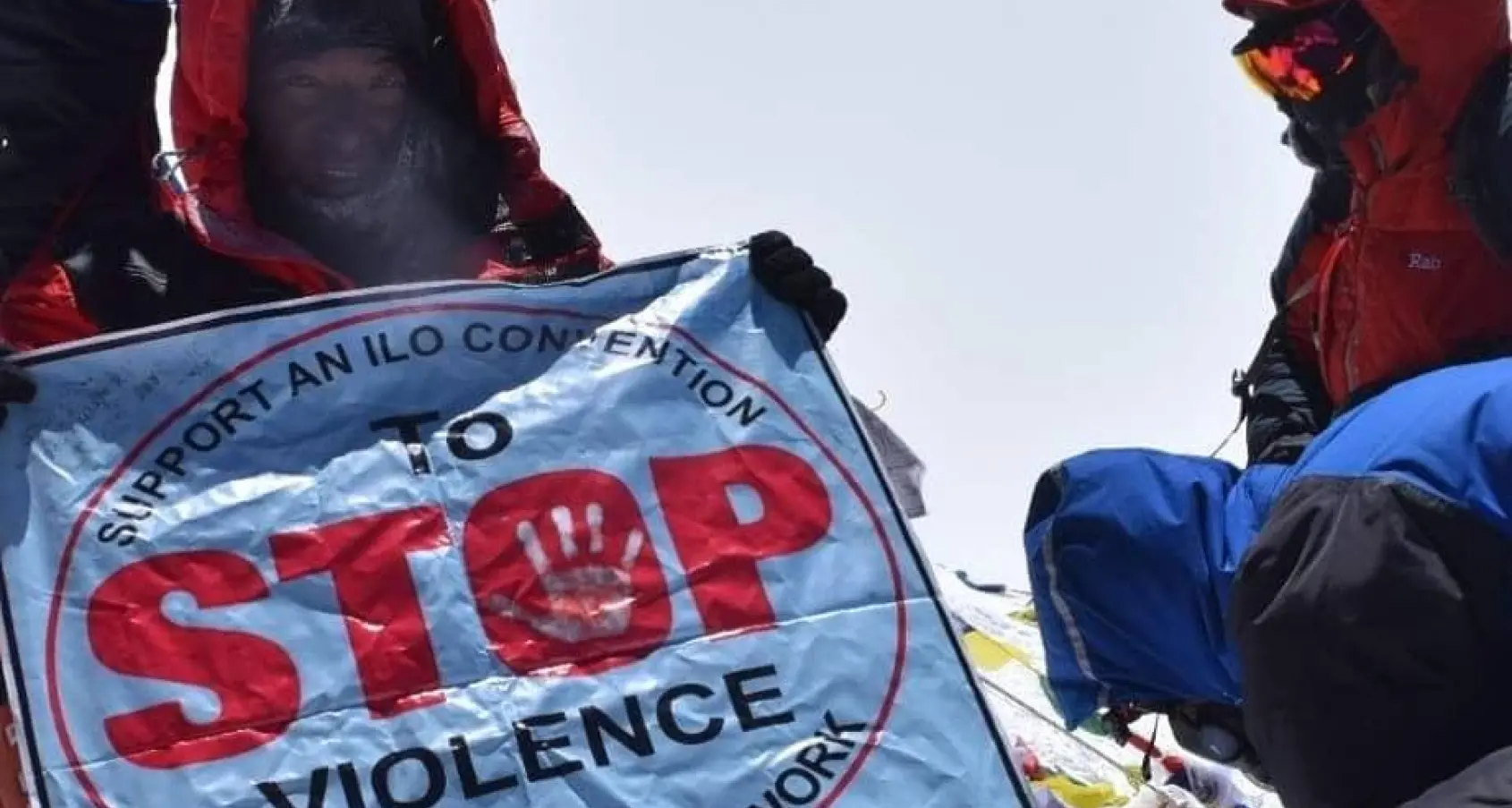 Attivista sindacale scala l'Everest contro le molestie sul lavoro