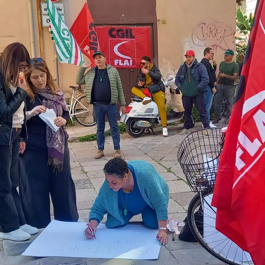 Università Palermo, gli operai agricoli precari protestano