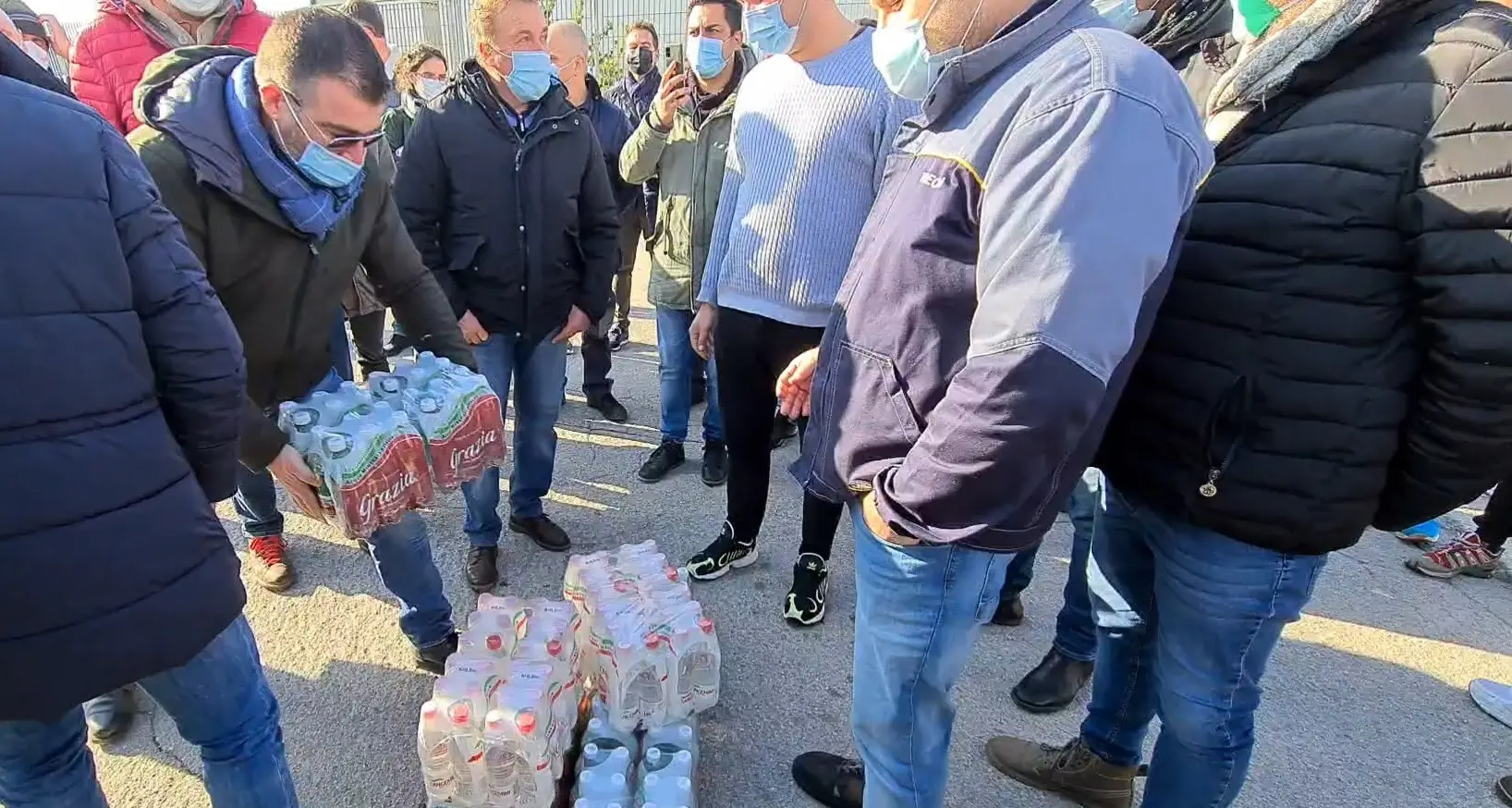 Sangemini incontra Treofan: bottiglie piene di solidarietà