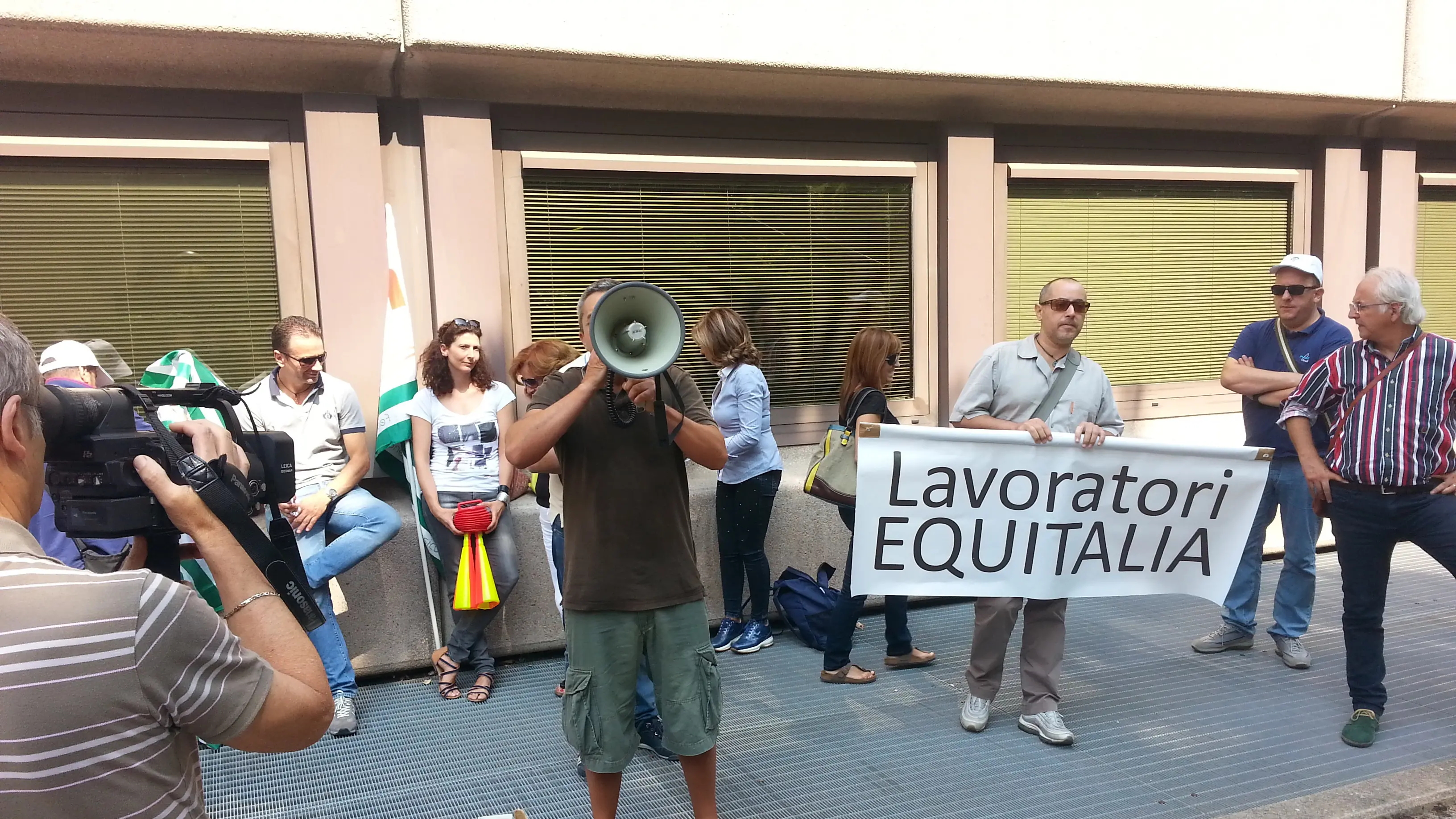 Una protesta dei lavoratori Equitalia (foto Cgil Umbria)