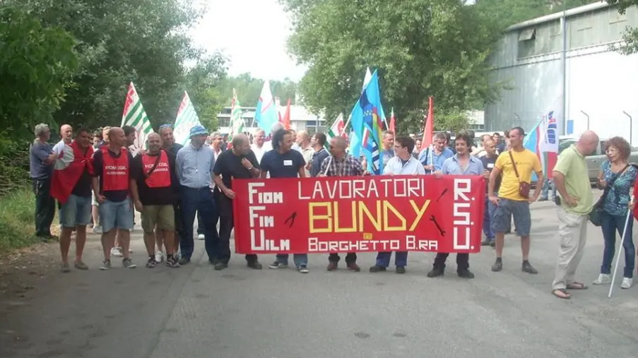 Lavoratori Bundy in sciopero (foto da Facebook)