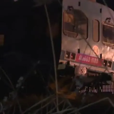 Calabria, due morti nello scontro tra treno e camion