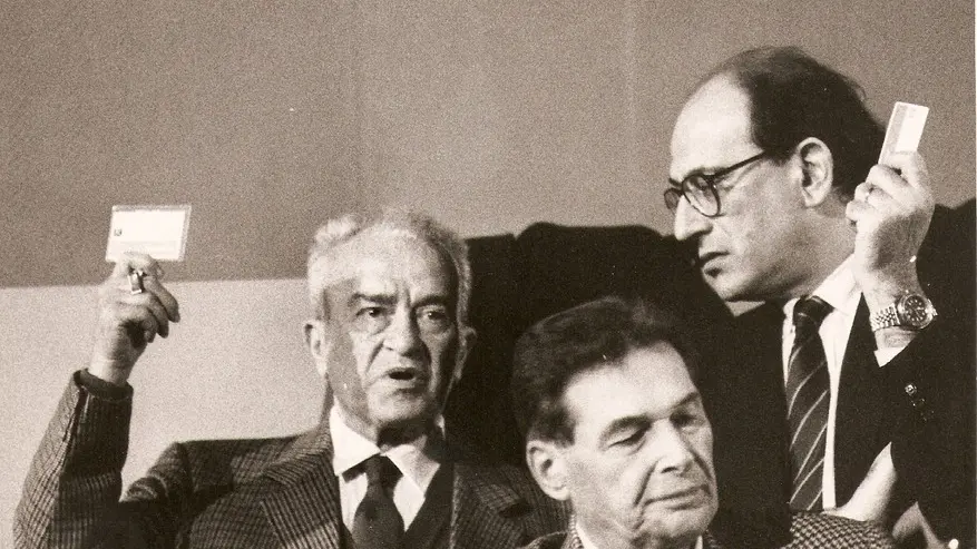 Pietro Ingrao con Lama al congresso di scioglimento del pci 1991 (da www.pietroingrao.it)