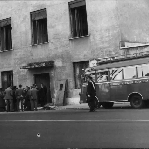 27 ottobre 1955: bomba a corso Italia. La Cgil: chi li paga?
