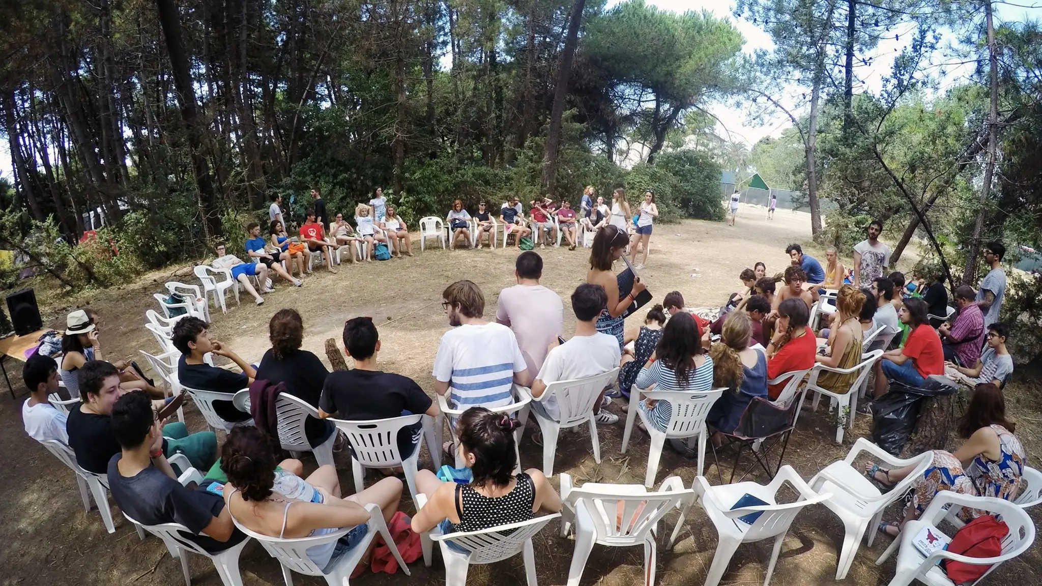 (foto da Facebook Revolution Camp)