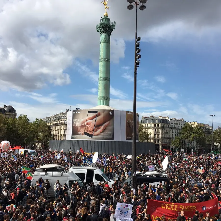 Francia in piazza contro la riforma del lavoro