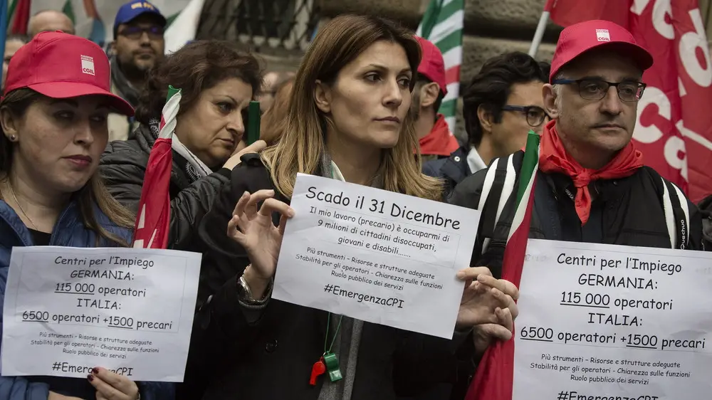 La protesta dei centri impiego (foto Caleo)