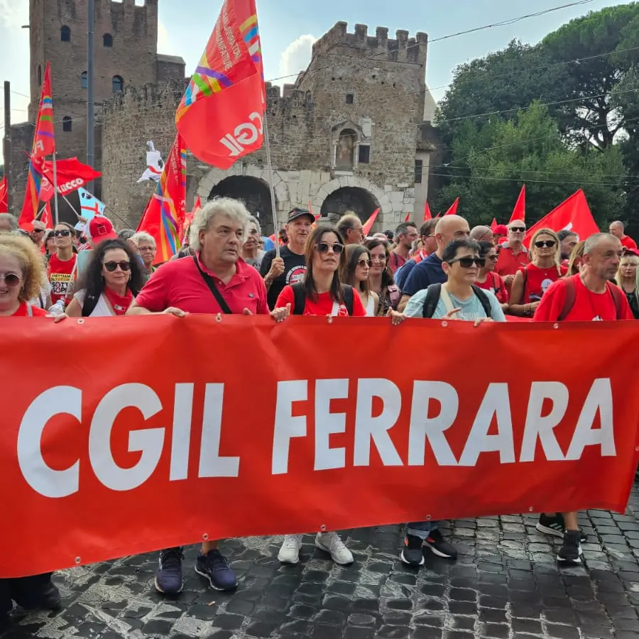 Cgil Ferrara batte Comune: no obbligo armi a Polizia locale