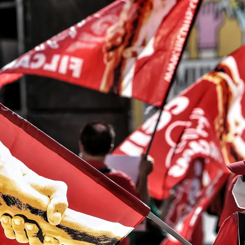 Genova, protesta delle lavoratrici della mensa Telecom. A rischio il lavoro di tante donne